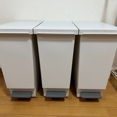 ニトリ45Lゴミ箱3つまとめてお譲りします。 の画像