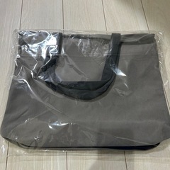 クロミ、トートバッグの画像