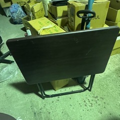 折りたたみテーブルの画像