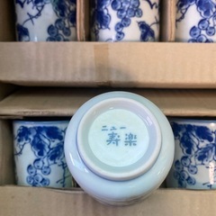 未使用品まとめて売り青と白の花柄 湯飲みセット 6個入りの画像