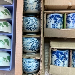 未使用品まとめて売り青と白の花柄 湯飲みセット 6個入りの画像
