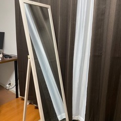 白い立てかけミラーの画像