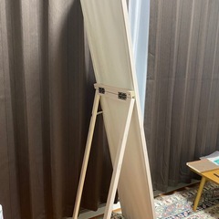 白い立てかけミラーの画像