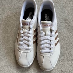 adidasスニーカー24.5cm新品の画像