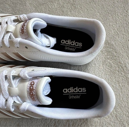 adidasスニーカー24.5cm新品