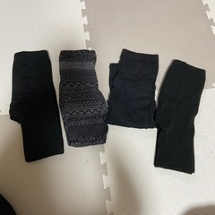 子ども用スキーウェア、スノウブーツ、手袋、ニット帽などの画像