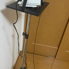 【帰国売り・早い者勝ち】プロジェクター＆スタンドセット (東海大学前駅)の画像