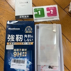 ダイソーiPhoneケース5点/ガラスフィルム3枚の画像