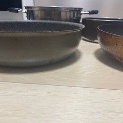 フライパン、鍋4つ
の画像