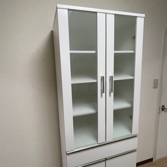 キャビネット　食器棚　棚の画像