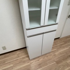キャビネット　食器棚　棚の画像