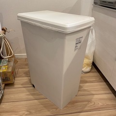 冷蔵庫　ゴミ箱　ダストボックスの画像