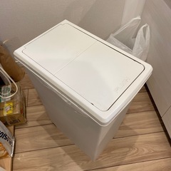 冷蔵庫　ゴミ箱　ダストボックスの画像