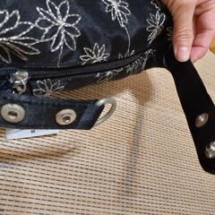 新品未使用　GIVENCHYのポーチの画像