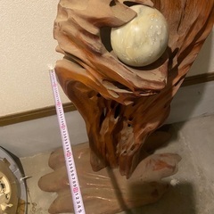 木製の置き物(天然石？つき)の画像