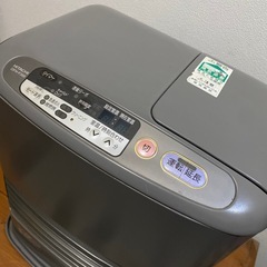 《格安❗️》HITACHI 灯油ファンヒーター　チタングレー　OFH-F300の画像