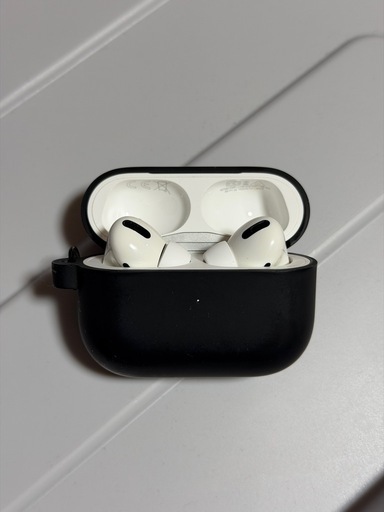 AirPods Pro MagSafe充電ケース + シリコン保護ケース付き