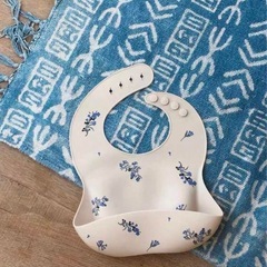 新品　シリコンビブ　の画像