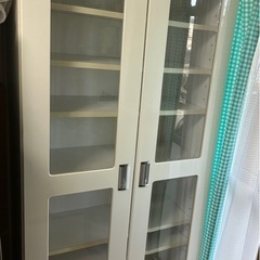 食器棚 キッチンボード ガラス扉 収納棚 ホワイトの画像
