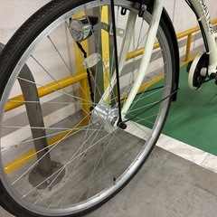 【八王子駅周辺直接受け取り】シティサイクル クリーム色　前カゴ付きの画像