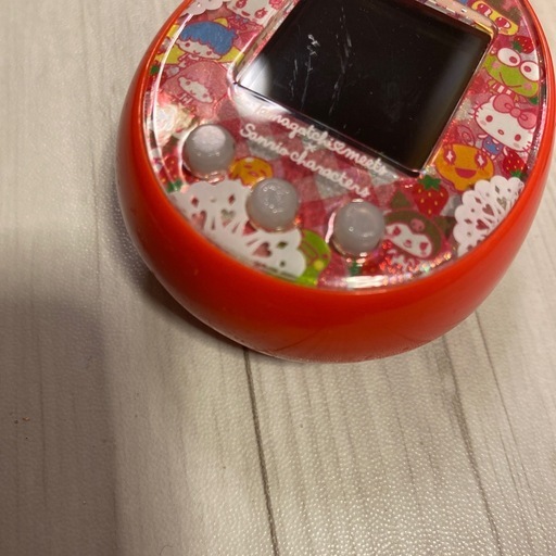 サンリオ　たまごっちみーつ　赤色