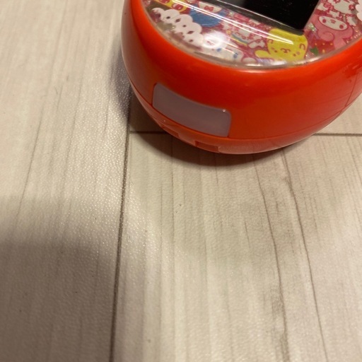 サンリオ　たまごっちみーつ　赤色