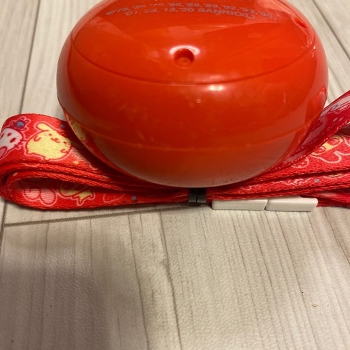 サンリオ　たまごっちみーつ　赤色