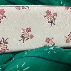 COACH 花柄　長財布の画像