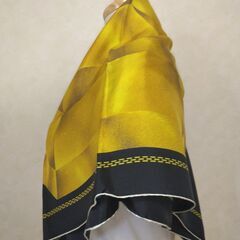 スカーフ　カルティエ　ブラック×ゴールドの画像