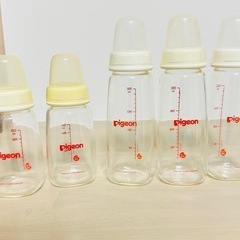 ピジョンのスリムタイプ、ガラス製の哺乳瓶5本の画像