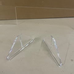 3mm透明アクリル板、900mm×600mm、脚2個付、パーテーション 仕切り板の画像