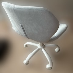 キャスター付きデスクチェア　椅子の画像