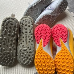 キッズ サッカー トレーニングシューズ プーマ・アシックスの画像