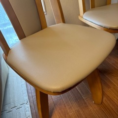 ダイニングテーブル と
椅子2脚の画像