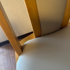 ダイニングテーブル と
椅子2脚の画像