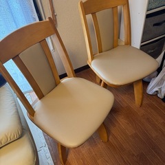 ダイニングテーブル と
椅子2脚の画像