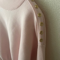 ピンク ハイネック トップスの画像