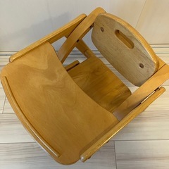 テーブル付き 椅子  
ローチェア の画像