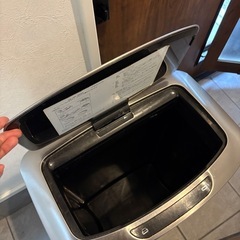 自動開閉ゴミ箱（故障）の画像