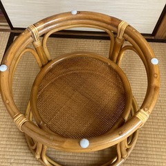 ラタン円形サイドテーブルの画像