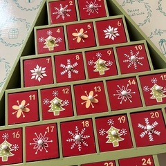 美品 クリスマス ツリー型 アドベントカレンダー 木 ウッド カレンダー お菓子の画像