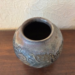 沖縄（琉球）の伝統的な壺屋焼（やちむん）の上焼の画像