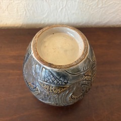沖縄（琉球）の伝統的な壺屋焼（やちむん）の上焼の画像