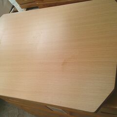 綺麗な折り畳み式のテーブル「値下げ」の画像