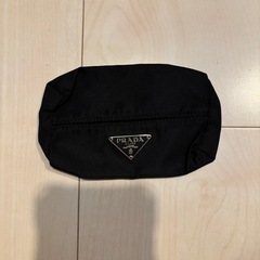 プラダテッシュケースとポーチ美品の画像