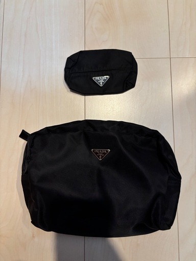 プラダテッシュケースとポーチ美品