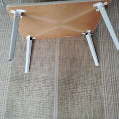 折りたたみ式小型テーブルの画像