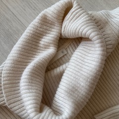 GU オフホワイト　アクリルニットの画像