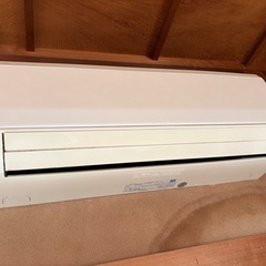 ルームエアコンと室外機の画像