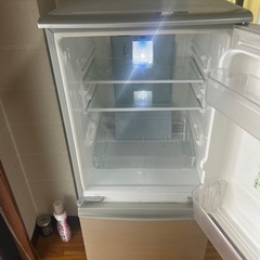 2ドア冷蔵庫の画像